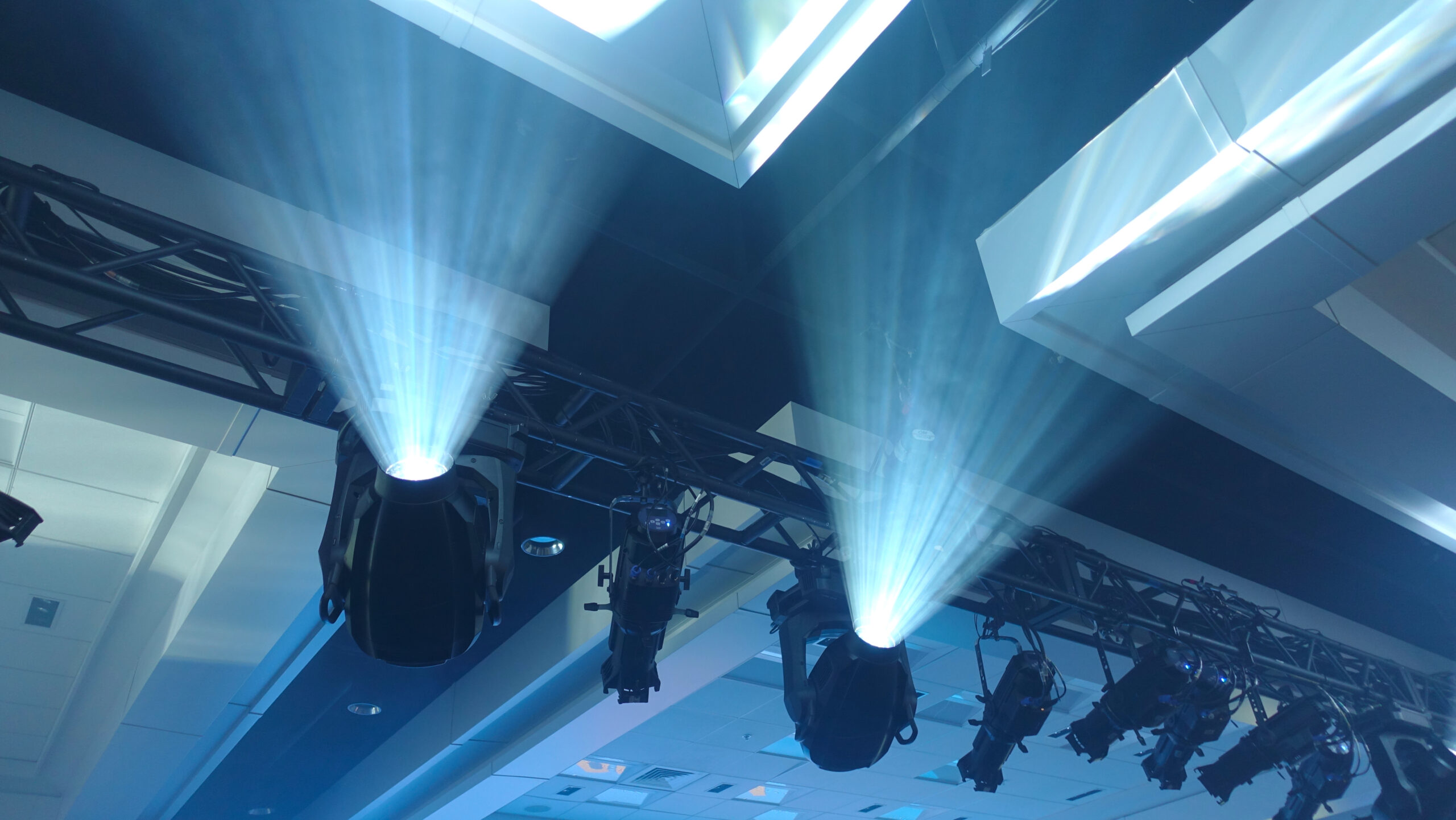 strobe lighting on ceiling